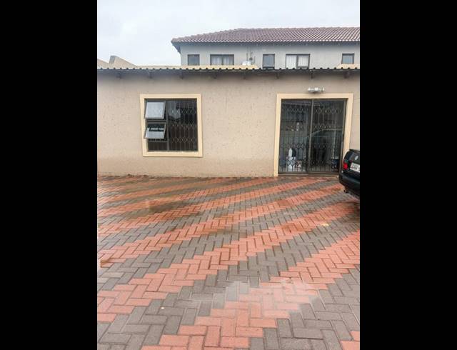 1 BEDROOM PROPERTY TO RENT IN PROTEA GLEN